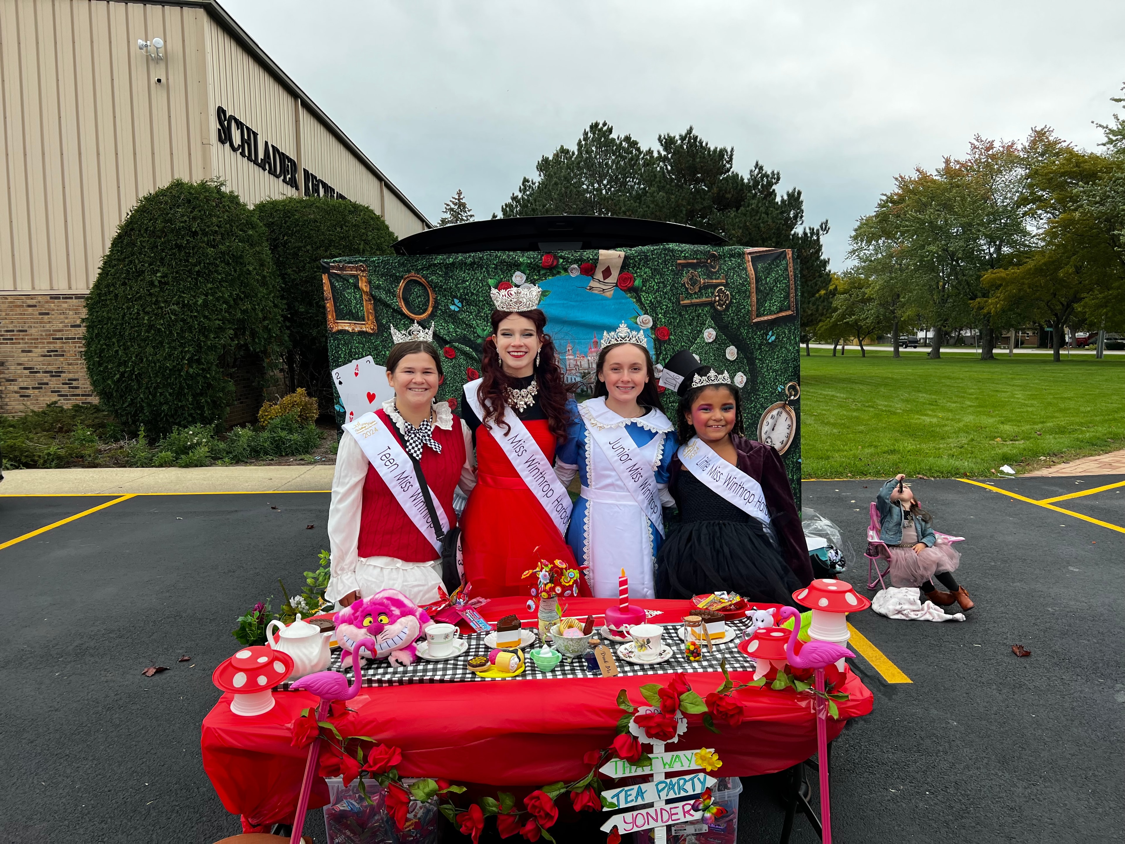 Alice in Wonderland pageant queens